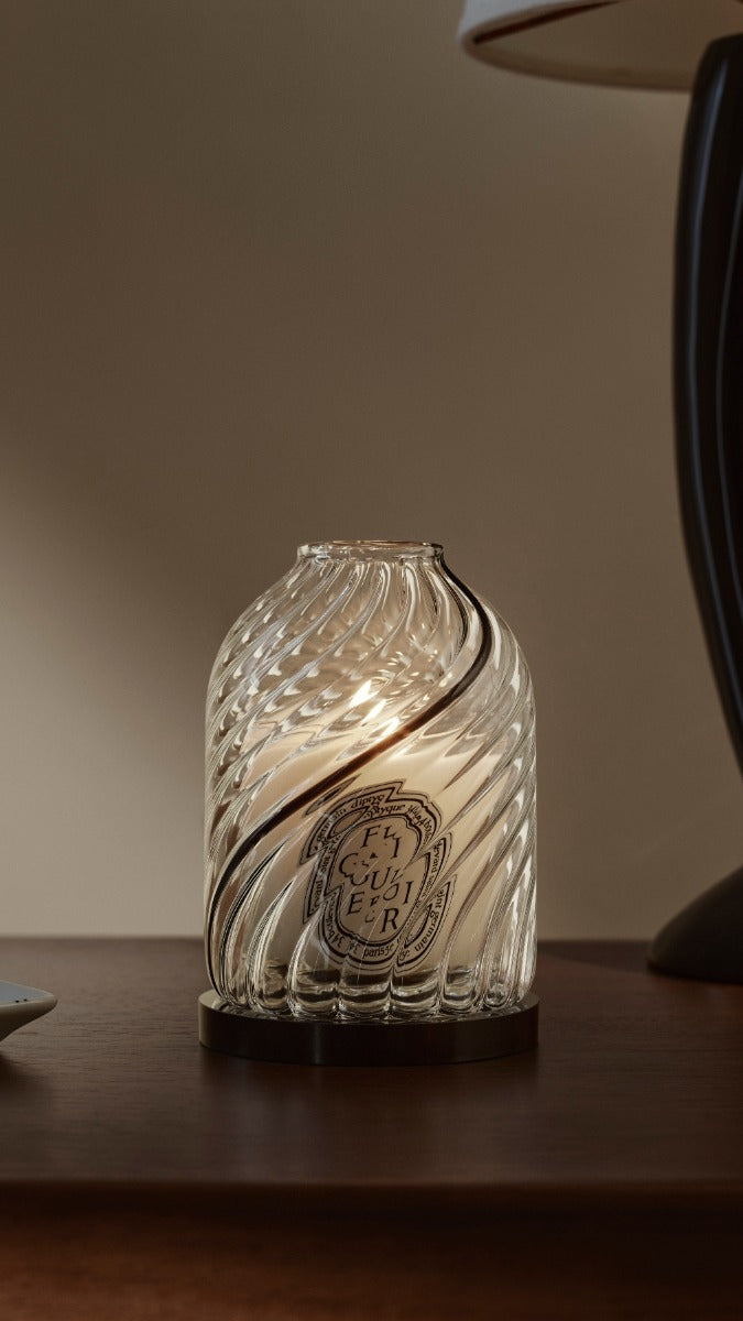 キャンドルホルダー トルサード-スモール キャンドル用 – Diptyque Paris